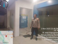 Polsek Rangkasbitung Polres Lebak Cek Mesin ATM Milik Bank BJB di Jalan Abdi Negara