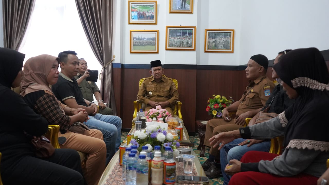 Pedagang Ayam Minta Izin Jualan, Wabup Khafidh Koordinasi ke Bupati