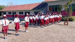 Kanit Binmas Polsek Amanuban Timur Bertindak Sebagai IRUP ( Inspektur Upacara ) Bendera Hari Senin Di SD Inpres Mnelaanen Kanit Binmas Polsek Amanuban Timur Bertindak Sebagai IRUP ( Inspektur Upacara ) Bendera Hari Senin Di SD Inpres Mnelaanen