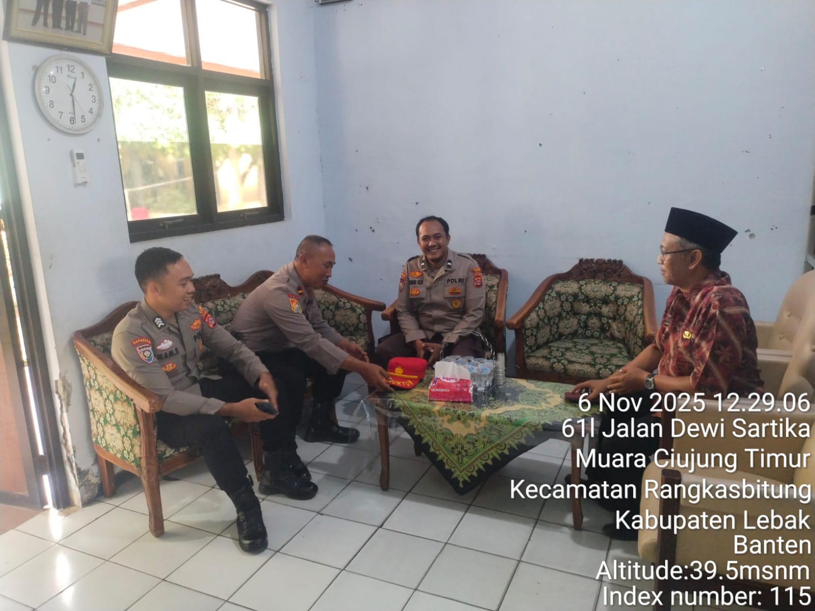 Personil Polsek Rangkasbitung Polres Lebak Dampingi Siswa Latja SPN Polda Banten Ke SMKN 1 Rangkasbitung