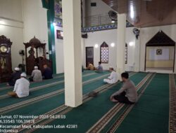 Anggota Polsek Maja Polres Lebak Laksanakan Sholat Subuh Berjamaah
