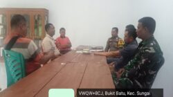 Babinsa Adakan Komsos Dengan Warga Di Desa Binaan Supaya Silaturahmi Tetap Terjaga Babinsa Adakan Komsos Dengan Warga Di Desa Binaan Supaya Silaturahmi Tetap Terjaga