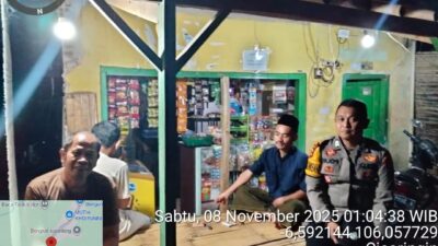 ANGGOTA POLSEK GUNUNGKENCANA LAKSANAKAN PATROLI MALAM DAN AJAK WARGA JAGA KAMTIBMAS