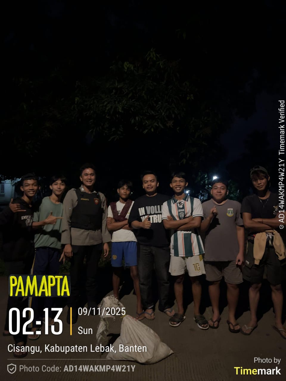 Evakuasi Ular Piton, Pamapta Polres Lebak Respon Cepat laporan Masyarakat Melalui Layanan 110