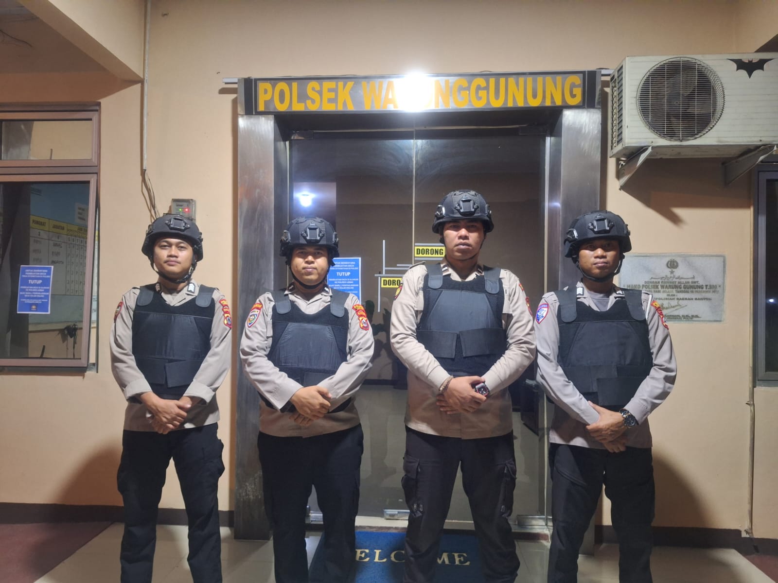 Anggota Polsek Leuwidamar Polres Lebak, Patroli Malam Hari Guna Mencegah Gangguan Kamtibmas