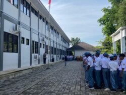 Ps.Kanit Binmas Polsek Rangkasbitung Polres Lebak Jadi Pembina Upacara di SMAN 4 Rangkasbitung