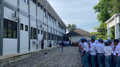 Ps.Kanit Binmas Polsek Rangkasbitung Polres Lebak Jadi Pembina Upacara di SMAN 4 Rangkasbitung