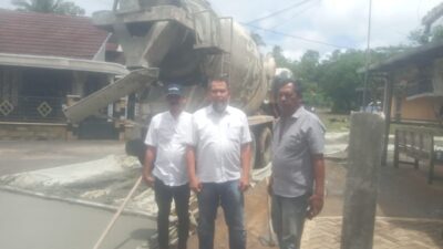 Pembangunan Proyek Jalan Rabat Beton di Desa Banjarsari