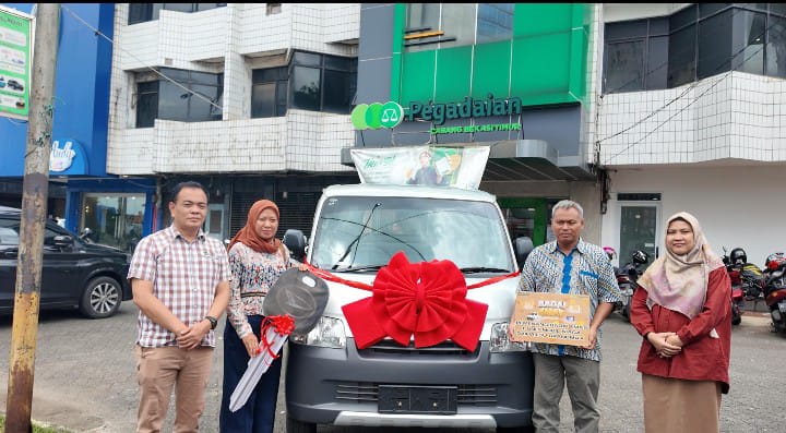 Nasabah Pegadaian Cabang Bekasi Timur Berhasil Raih Satu Unit Grand Max Pada Program Badai Emas Pegadaian 2025