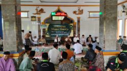 Bhabinkamtibmas Polsek Cimarga Polres Lebak Hadiri Pengajian Ulama dan Umaro Di Mesjid Jami Arriyaduttaqwa Desa Intenjaya Cimarga. Bhabinkamtibmas Polsek Cimarga Polres Lebak Hadiri Pengajian Ulama dan Umaro Di Mesjid Jami Arriyaduttaqwa Desa Intenjaya Cimarga.