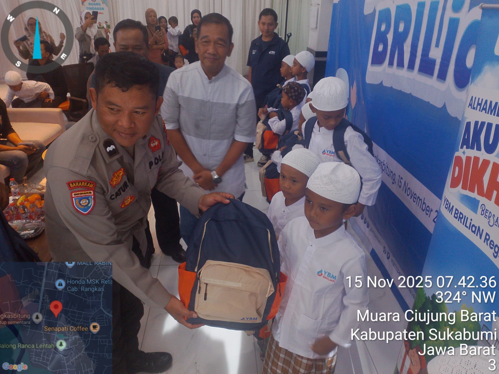 Bhabinkatibmas Polsek Rangkasitung Polres Lebak Hadiri Kegiatan Sunatan Massal BRILian di Bank BRI