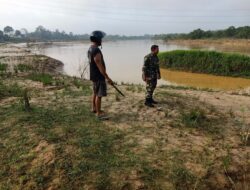 Babinsa Koramil 04/Sarilangun Bersama Warga Patroli Daerah Rawan Longsor dan Banjir
