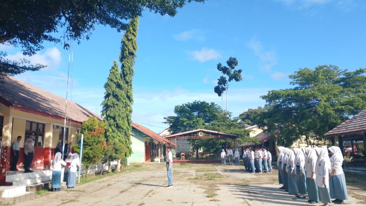 Kanit Samapta Polsek Rangkasbotung Polres Lebak AIPTU Terry.MS,Jadi Pembina Upacara di SMK Muhamadiyah Rangkssbotung