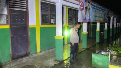 Kapolres Serang Gerak Cepat Turunkan Excavator Atasi Banjir Merendam SDN Bojong Loa