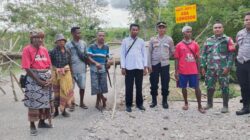 Polsek Amanuban Timur Pasang Tanda Peringatan di Titik Longsor Ruas Jalan Oeoh-Ayotupas serta penutupan jalan lama yang mengalami longsor. Polsek Amanuban Timur Pasang Tanda Peringatan di Titik Longsor Ruas Jalan Oeoh-Ayotupas serta penutupan jalan lama yang mengalami longsor.