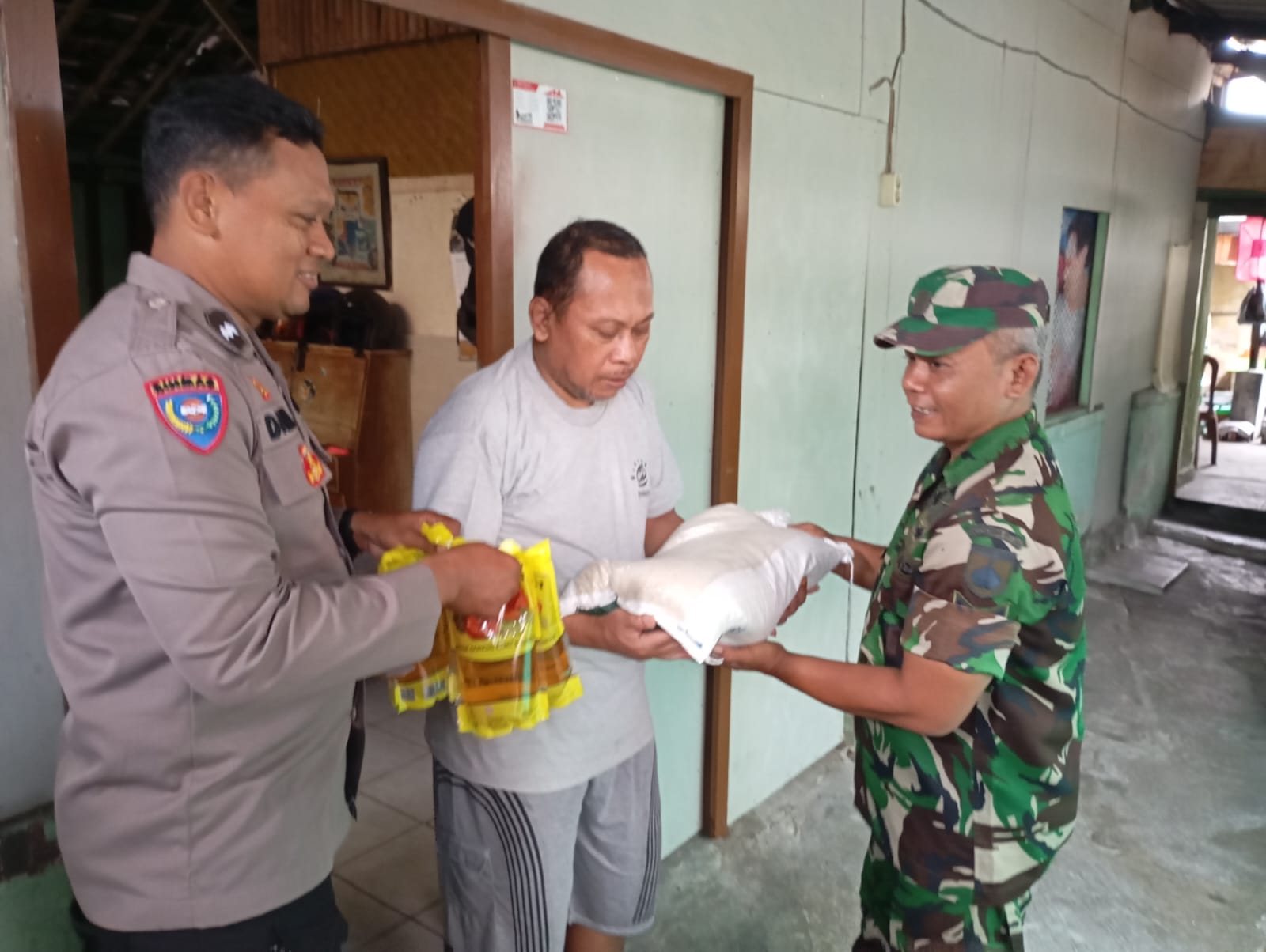 Sinergitas Tiga Pilar, berikan bantuan kepada warga yang kesusahan