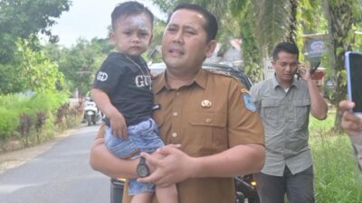 Bupati H M Syukur Selamatkan Seorang Balita dari Maut Bupati H M Syukur Selamatkan Seorang Balita dari Maut
