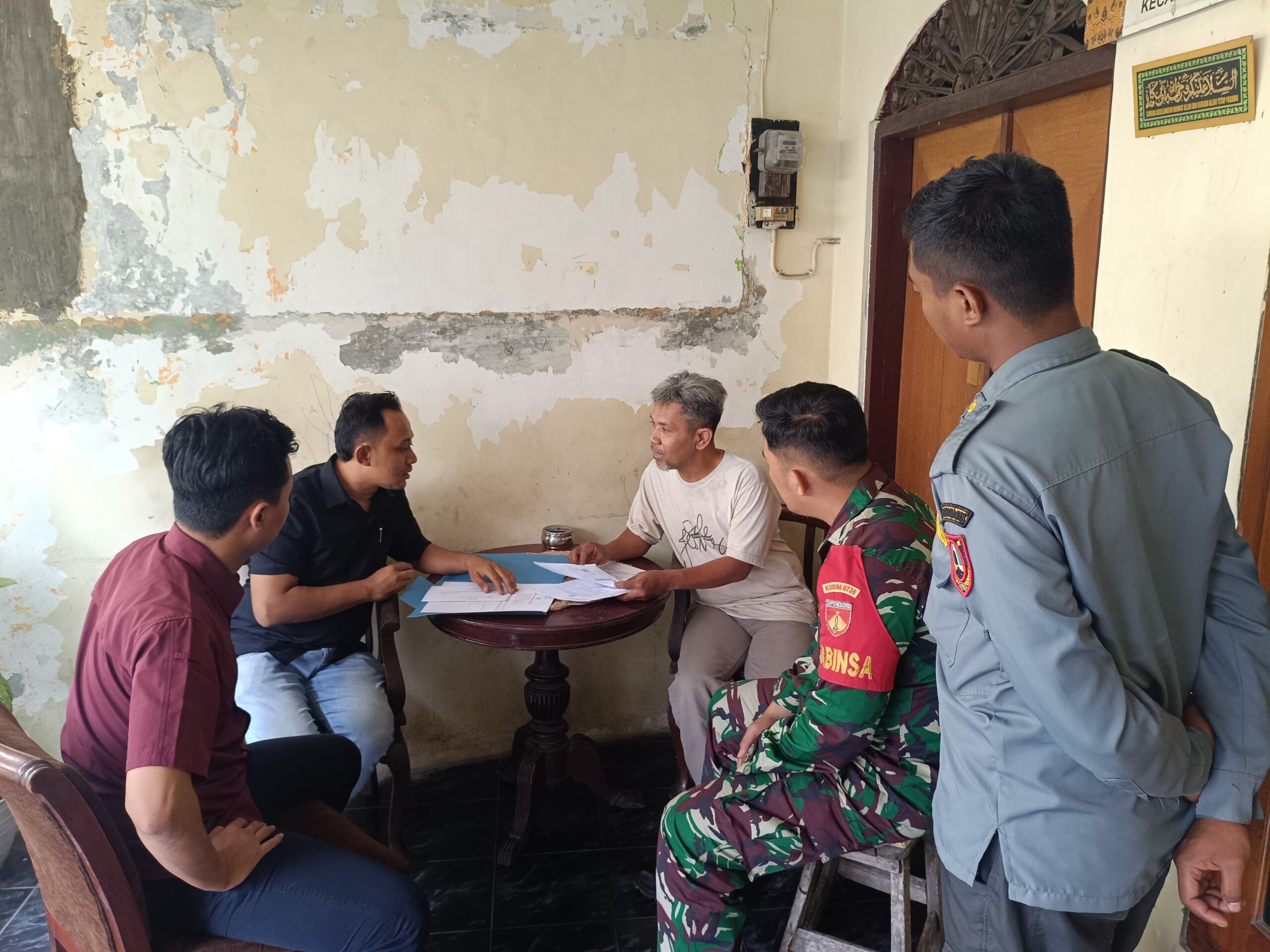 Ciptakan Kedekatan dengan Warga, Babinsa Tipes Rutin Komsos