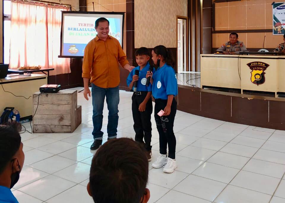 Cegah Narkoba dan Budayakan Tertib Berlalu Lintas, Polres Sarolangun Edukasi Generasi Muda.