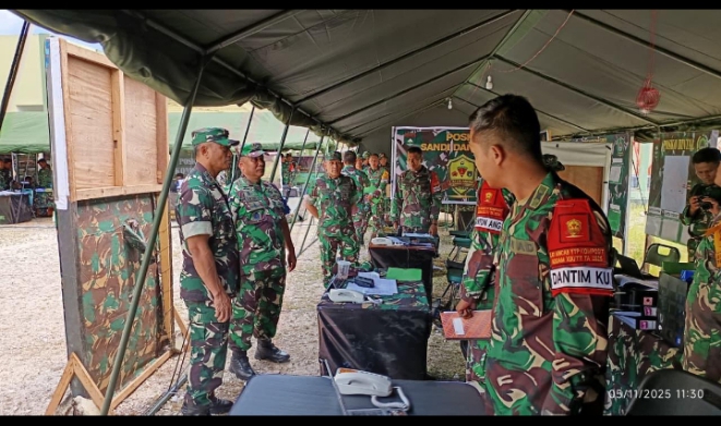 DANPUSSIMPUR TINJAU PENGGUNAAN ALAT SIMPUR PADA LATPOSKO I YTP KOMPOSIT 1/GARDAPATI KODAM XIX/TT