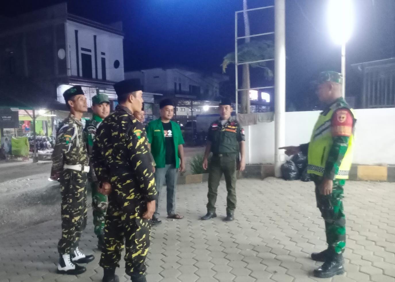 Kegiatan Patroli dan Komsos Malam Koramil 420-08/Tabir, Berjalan Aman dan Lancar