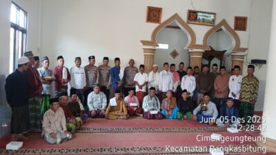 Kabag Log Polres Lebak di Dampingi Kapolsek Rangkasbitung Melaksanakan Giat Jumat Keliling di Masjid Al Ikhlas