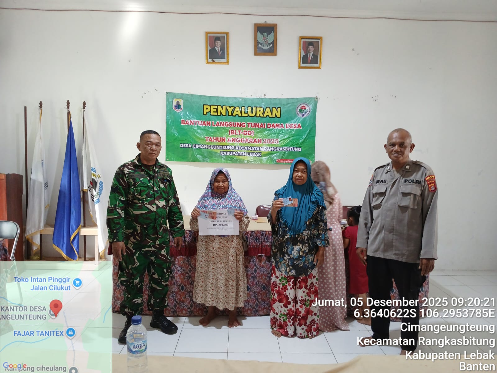 Kanit Binmas Polsek Rangkasbitung dan Babinsa Monitoring Penyaluran BLT DD Desa Cimangeunteng