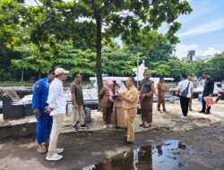 Babinsa Panjunan Dampingi Wakil Walikota Cirebon Tinjau Budidaya Kerang Hijau