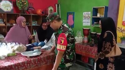Babinsa Sukorejo Dampingi Kegiatan Percepatan Penanganan Stunting Di Posyandu Delima 3