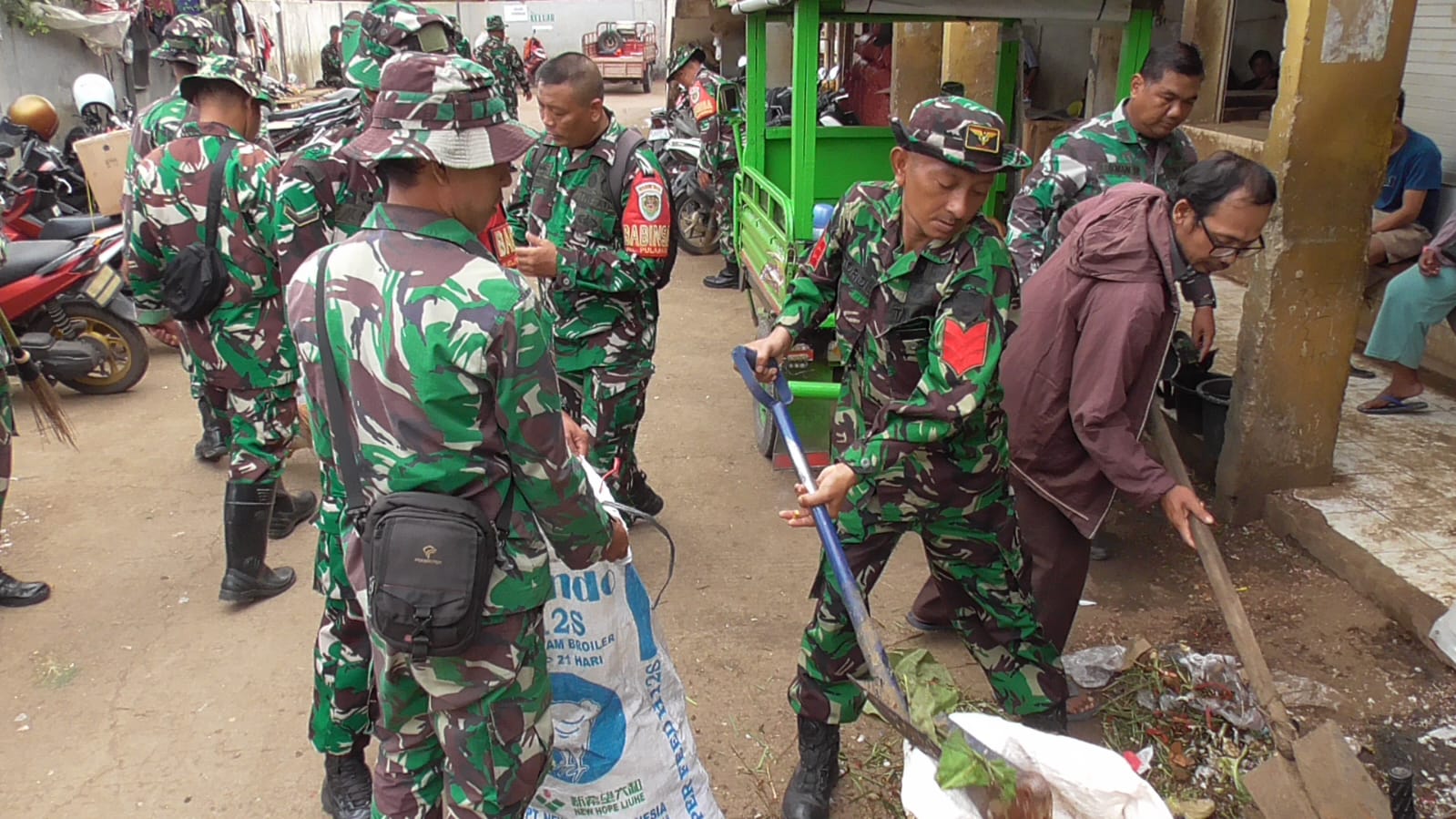 Kodim 0614/Kota Cirebon Gelar Karya Bakti dan Pemeriksaan Kesehatan Gratis Peringati Hari Juang TNI AD ke-80