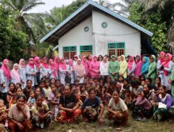 Bhayangkari Sarolangun, Wakil Ketua TP. PKK, Ibu Persit dan Ibu Adhyaksa, gandeng (BKOW) Provinsi Jambi Berpartisipasi dalam Kegiatan Anjangsana ke SAD.