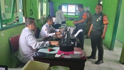 Babinsa Kunjungi KUA, Kumpulkan Data Perkawinan dan Perceraian untuk Program Pembangunan Masyarakat Babinsa Kunjungi KUA, Kumpulkan Data Perkawinan dan Perceraian untuk Program Pembangunan Masyarakat