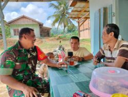 Serma Suprayetno Laksanakan Komsos Bersama Warga Desa Sekapuk