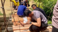 Kondisinya Memprihatinkan, Polres Sarolangun bersama Brimobda Bantu Perbaiki Jembatan Gantung di Desa di Teluk Kecimbung Kecamatan Batin VIII. Kondisinya Memprihatinkan, Polres Sarolangun bersama Brimobda Bantu Perbaiki Jembatan Gantung di Desa di Teluk Kecimbung Kecamatan Batin VIII.