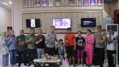 Kapolres Sintang Inisiasi Pertemuan dan Bantuan Untuk Anak Yang Viral di TikTok, Boy Kini Dirujuk untuk Pengobatan Kapolres Sintang Inisiasi Pertemuan dan Bantuan Untuk Anak Yang Viral di TikTok, Boy Kini Dirujuk untuk Pengobatan