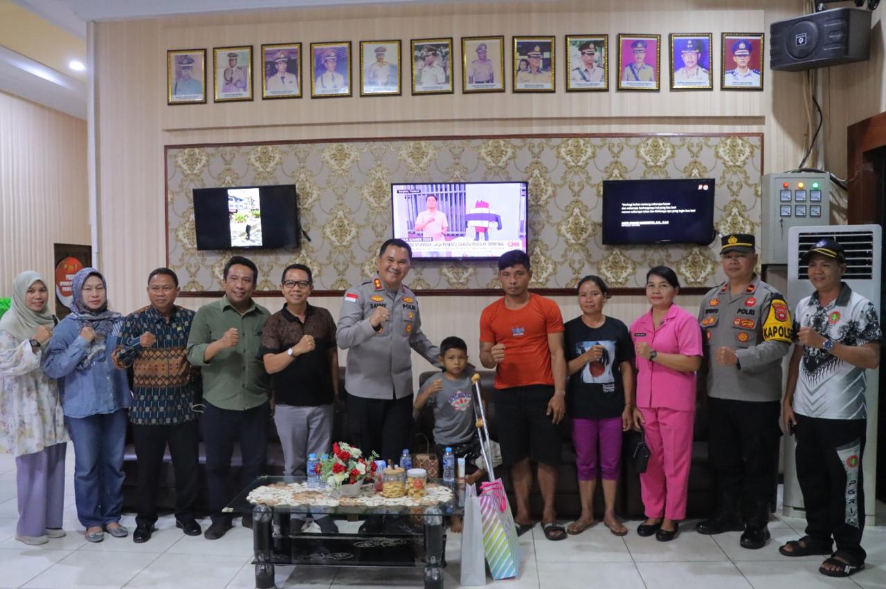 Kapolres Sintang Inisiasi Pertemuan dan Bantuan Untuk Anak Yang Viral di TikTok, Boy Kini Dirujuk untuk Pengobatan