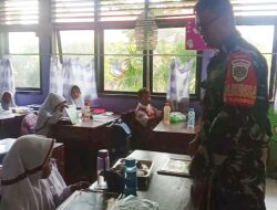 Babinsa Karyamulya Monitoring Pendistribusian Program Makan Bergizi Gratis di SDN Pelandakan 1