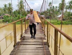 Polsek Limun Gerak Cepat Perbaiki Jembatan, Akses Perekonomian Warga Muara Limun Ditargetkan Segera Pulih.