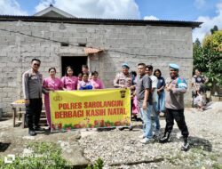 Sambut Natal 2025, Personil Polres Sarolangun Yang Beragama Nasrani, Salurkan Bansos kepada Jemaat Yang Kurang Mampu.