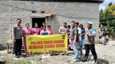 Sambut Natal 2025, Personil Polres Sarolangun Yang Beragama Nasrani, Salurkan Bansos kepada Jemaat Yang Kurang Mampu. Sambut Natal 2025, Personil Polres Sarolangun Yang Beragama Nasrani, Salurkan Bansos kepada Jemaat Yang Kurang Mampu.