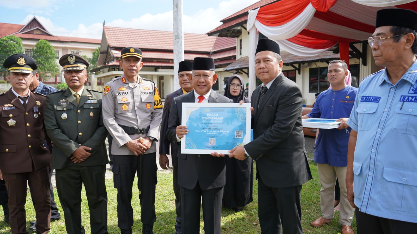 Peringati Hari Bela Negara, Wabup A. Khafidh Beri Penghargaan kepada 18 Orang Tua Asuh “Genting”