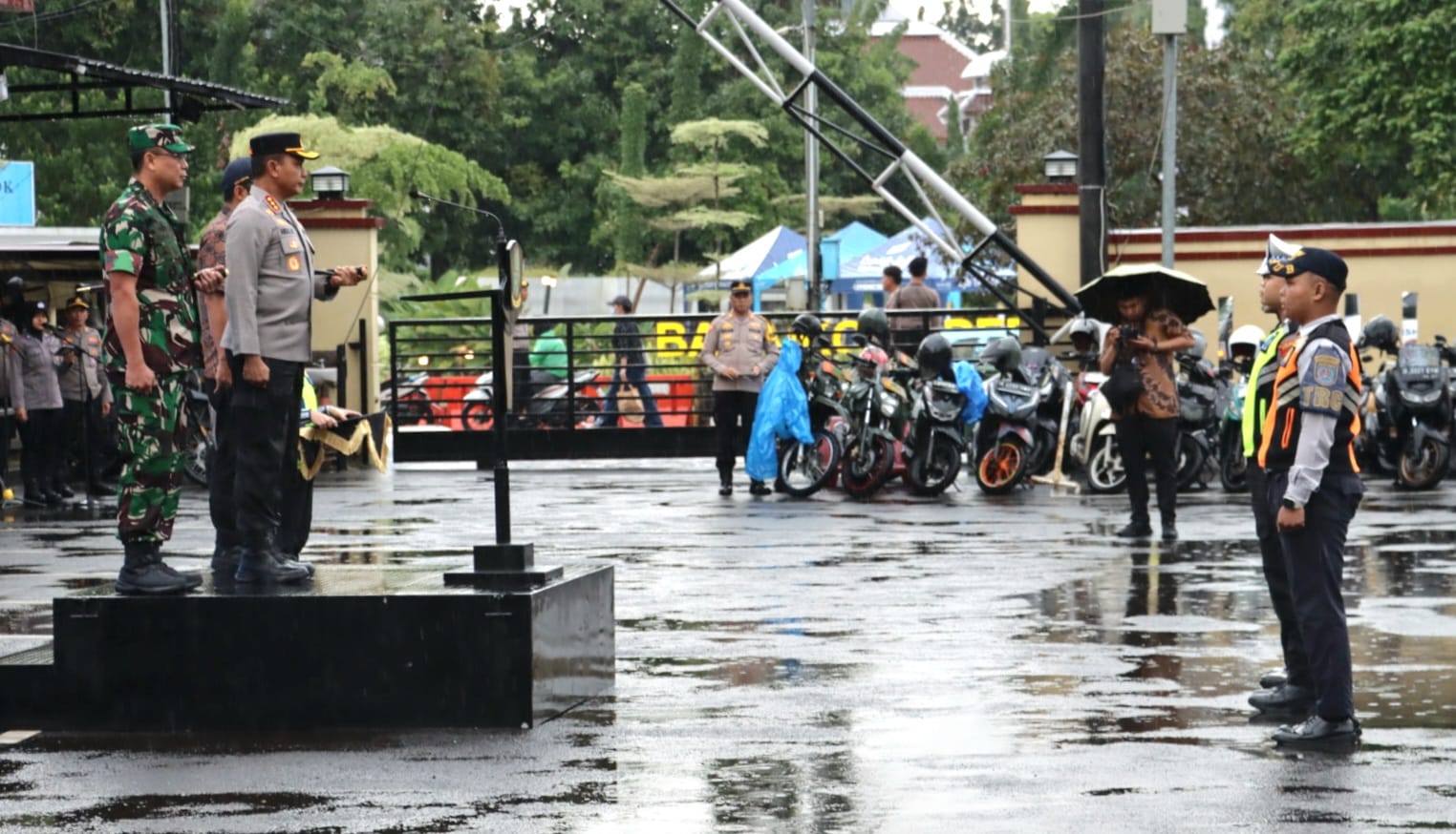 Polres Metro Depok Apel Gelar Pasukan Operasi Lilin Jaya 2025.