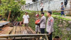 Kapolsek Lebakgedong Polres Lebak Dan Persomil Bergerak Cepat Ke Lokasi Rumah Ambruk di Kampung Padurung