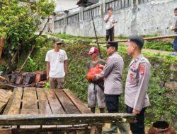 Kapolsek Lebakgedong Polres Lebak Dan Persomil Bergerak Cepat Ke Lokasi Rumah Ambruk di Kampung Padurung