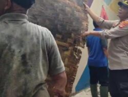 Cuaca Ekstrem Landa Muncang, Polsek Muncang Bantu Warga Terdampak Longsor dan Pohon Tumbang