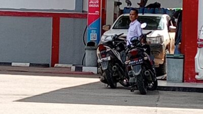 Terang-Terangan! SPBU 64.786.14 Sintang Diduga Layani Pengisian BBM Subsidi Pertalite Ke Beberapa Jerigen