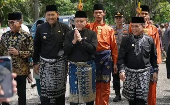 Zulhas Kabulkan Permintaan Bupati H M Syukur· Pada Rapat Paripurna HUT ke-76 Kabupaten Merangin di Gedung DPRD