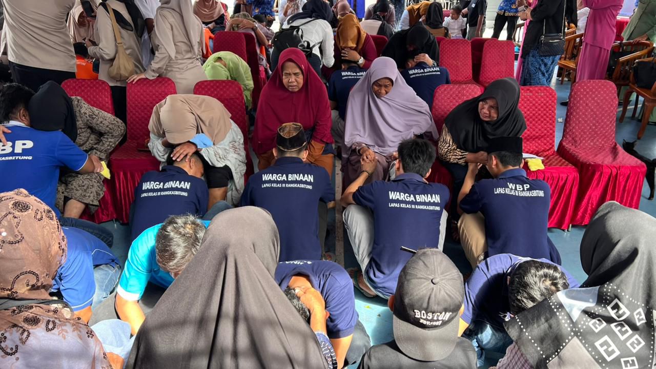 Isak Tangis Haru Warga Binaan hari Ibu di Lapas Rangkasbitung