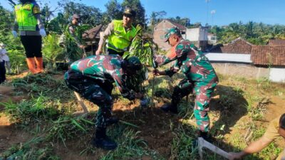 Danramil Sambirejo Ikuti Kegiatan Penanaman Pohon Guna Penanggulangan Bencana oleh Polres Sragen