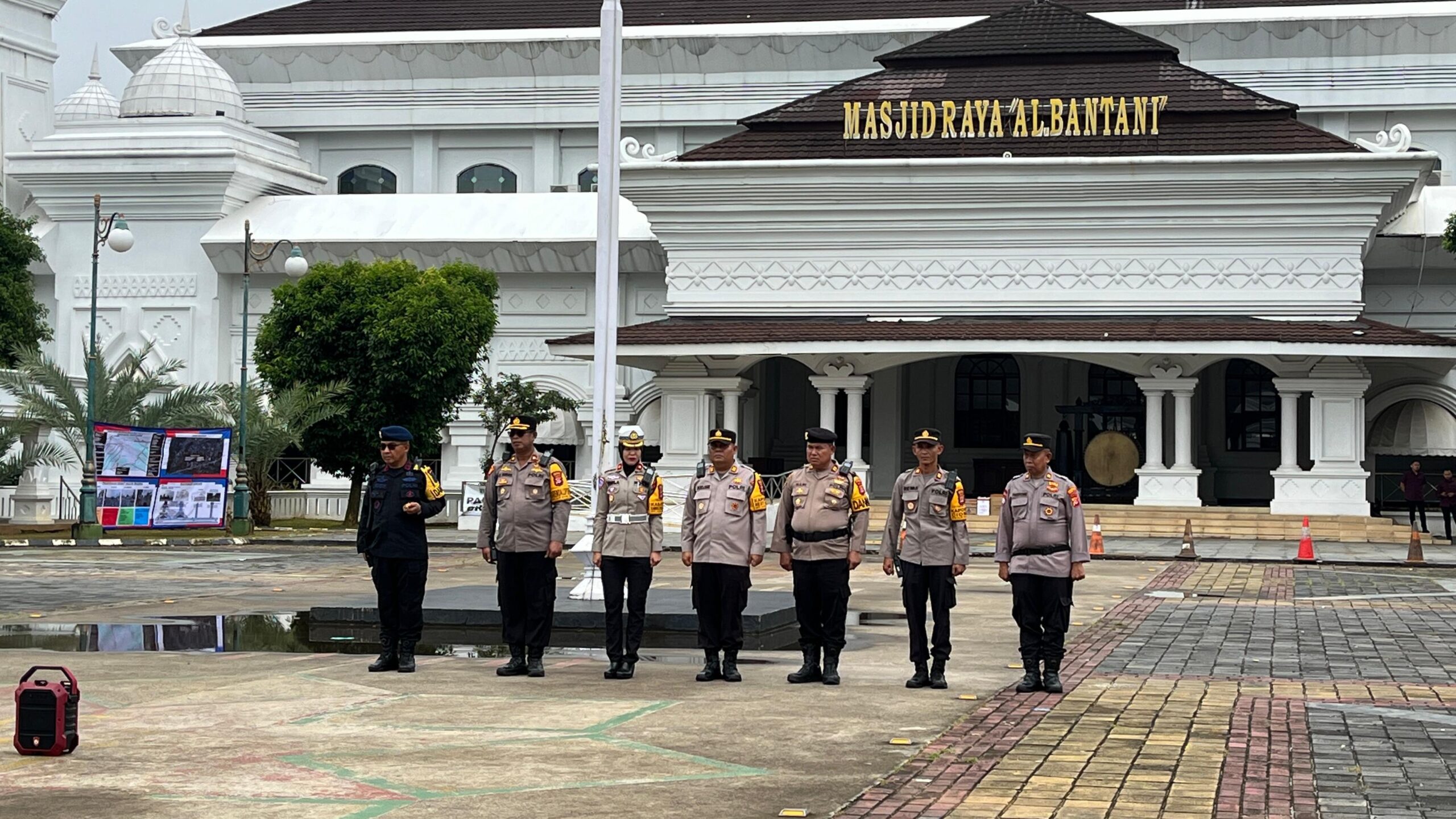 Polda Banten Gelar Apel Pengamanan Aksi Unjuk Rasa Aliansi Buruh KSPI di KP3B